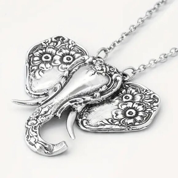 🌺 🌺 🌺 Vintage Style African Elephant Necklace - Picture 3 of 4